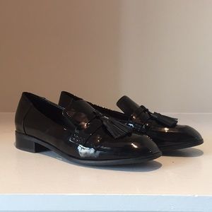 Tahari Tina black patent loafers, size 8M